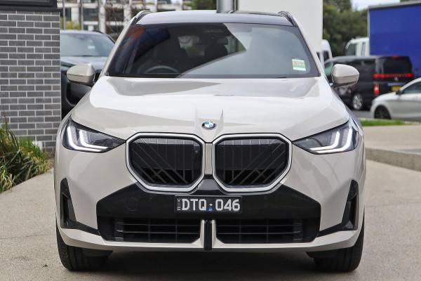 2025 BMW X3 G45 30e xDrive SUV image 4