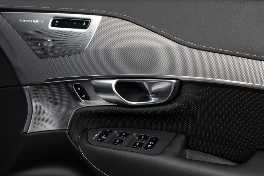 2024 Volvo XC90 L Series Recharge Ultimate T8 Plug-In Hybrid SUV Image 18