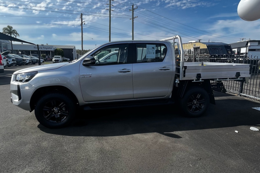 2025 Toyota HiLux GUN126R SR Manual 4x4 Cab Chassis Image 7