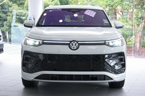 2025 Volkswagen Tayron R4 195TSI R-Line SUV Image 4