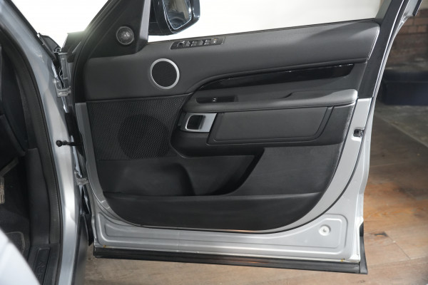 2020 Land Rover Discovery Series 5 Sd6 S SUV Image 28