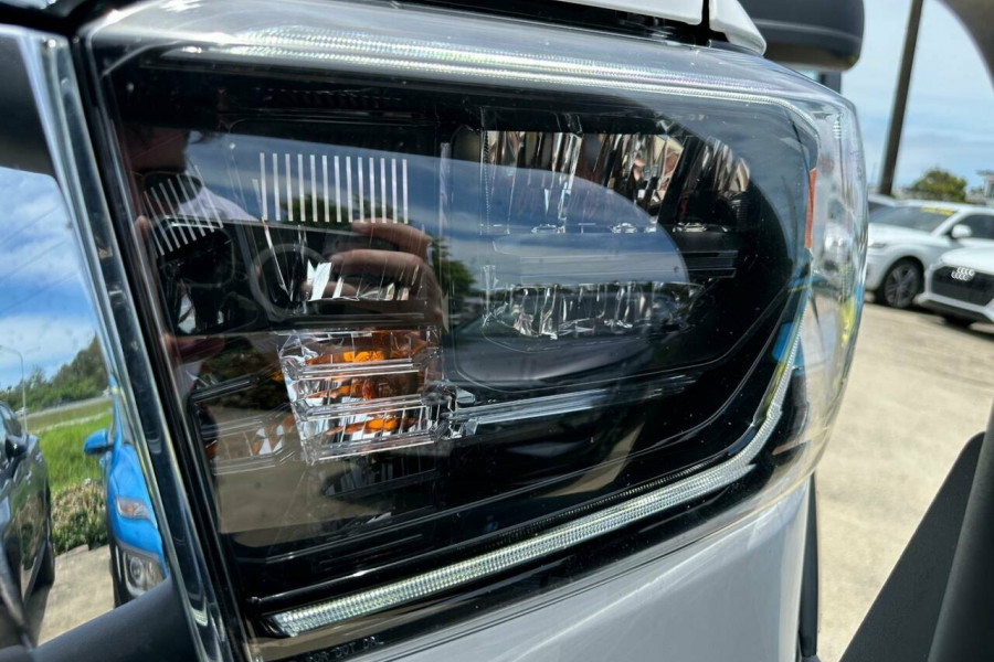 2021 Toyota Tundra - IMPORT Cab Chassis Image 19