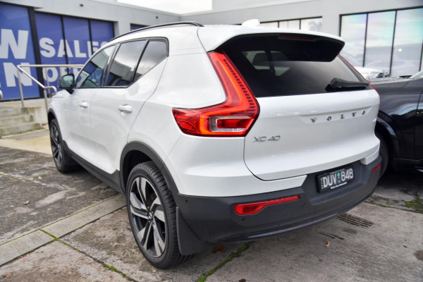2025 MY26 Volvo XC40 XZ Ultra B4 Dark SUV Image 4