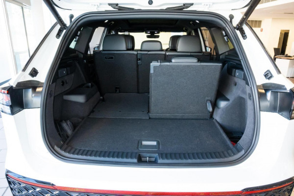 2025 Volkswagen Tayron R4 195TSI R-Line SUV Image 23