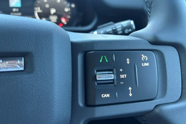 2025 MY26 Land Rover Defender L663 110 D350 X-Dynamic SE SUV Image 18