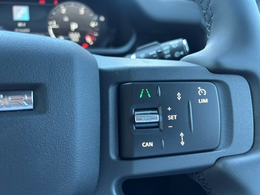 2025 MY26 Land Rover Defender L663 110 D350 X-Dynamic SE SUV Image 18