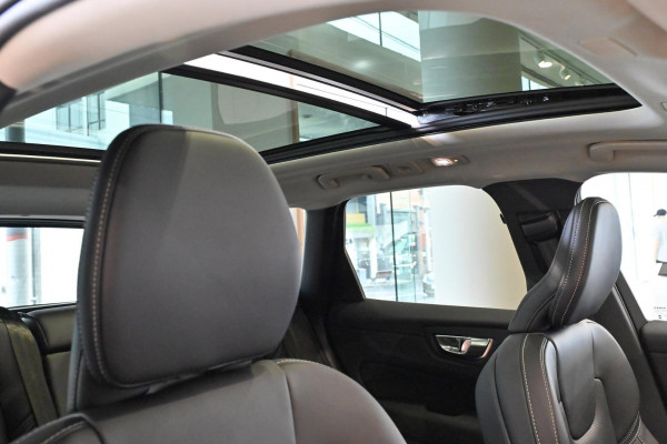 2026 Volvo XC60 UZ Ultra B5 Dark SUV Image 7