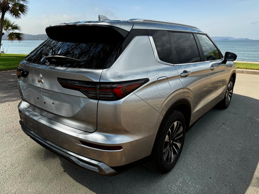 2025 Mitsubishi Outlander ZM LS SUV Image 6