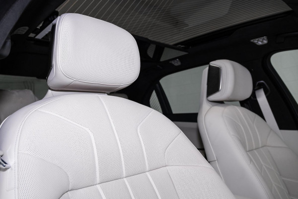 2024 BMW i7 G70 M70 xDrive Sedan image 9
