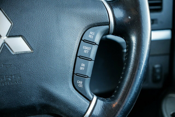 2012 Mitsubishi Pajero NW Exceed SUV Image 12