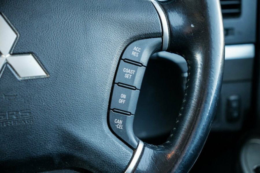2012 Mitsubishi Pajero NW Exceed SUV Image 12
