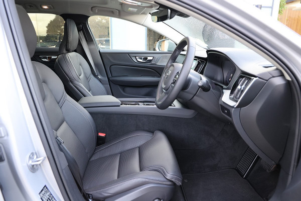2024 Volvo V60 Cross Country Z Series Ultimate B5 Bright Wagon Image 6