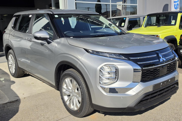 2026 Mitsubishi Outlander ZM ES SUV Image 2