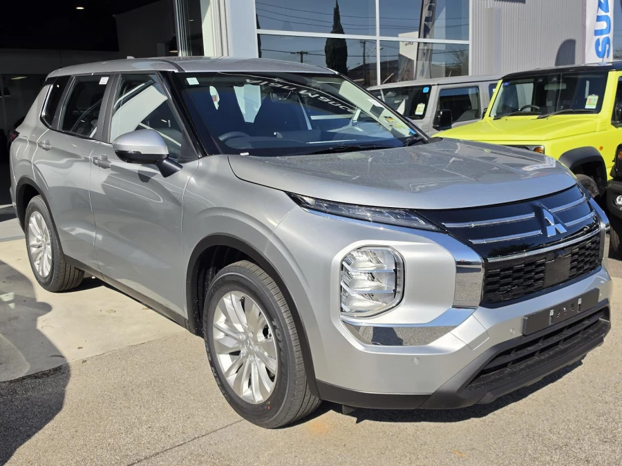 2026 Mitsubishi Outlander ZM ES SUV Image 2