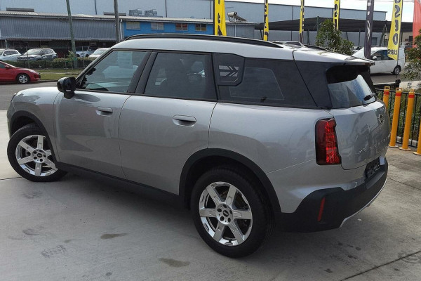 2024 MINI Countryman U25 C Classic Wagon Image 3
