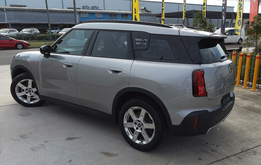 2024 MINI Countryman U25 C Classic Wagon Image 3