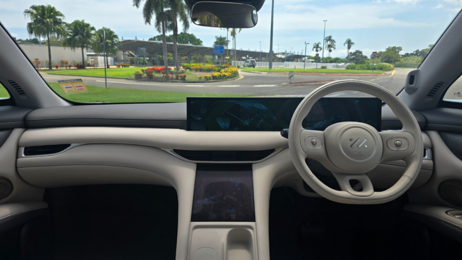2025 MG IM6 S12L Platinum SUV Image 5