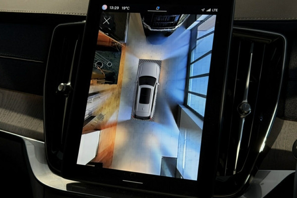 2025 Volvo XC90 L Series Ultra T8 Plug-In Hybrid SUV Image 17