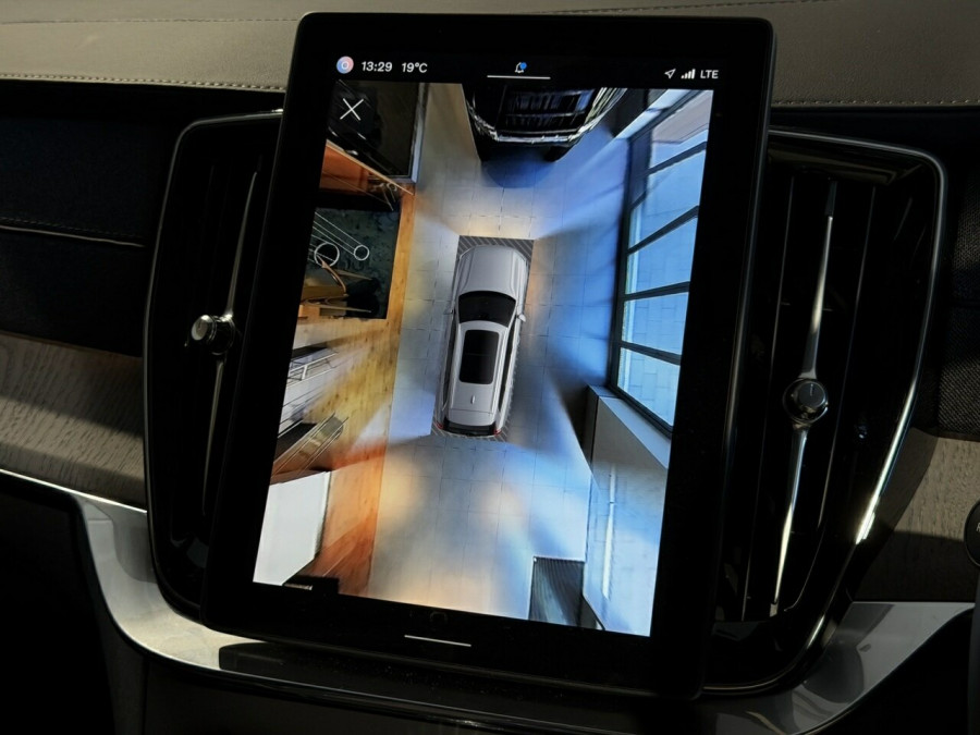 2025 Volvo XC90 L Series Ultra T8 Plug-In Hybrid SUV Image 17