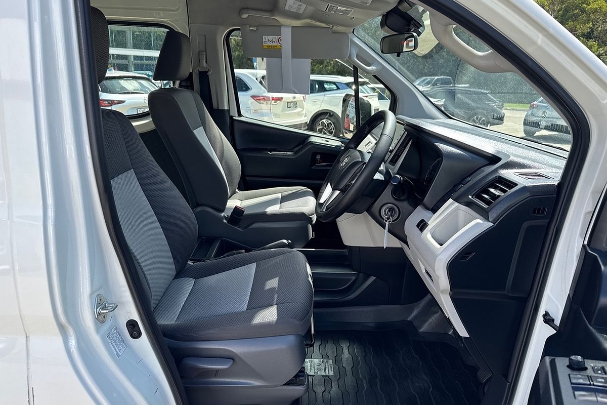2019 Toyota HiAce GDH300R Commuter Van Image 9