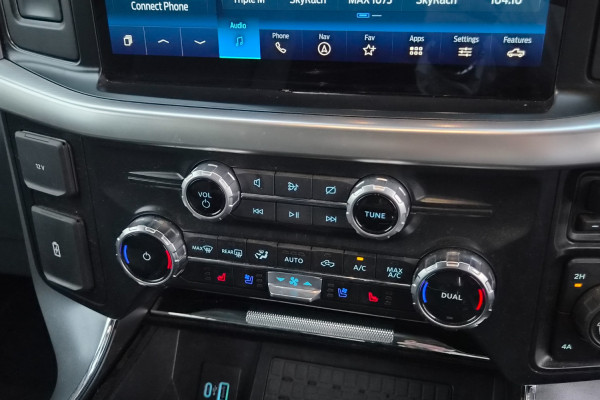 2023 Ford F-150  Lariat Dual Cab Image 17