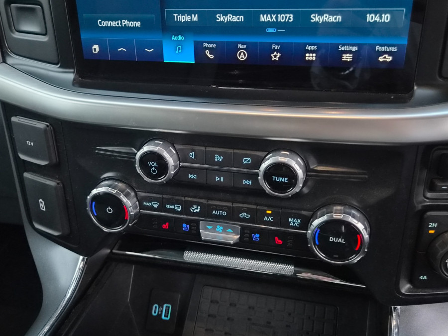 2023 Ford F-150  Lariat Dual Cab Image 17