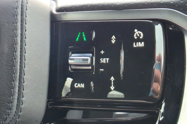 2022 Land Rover Range Rover Evoque L551 R-Dynamic SE SUV Image 25