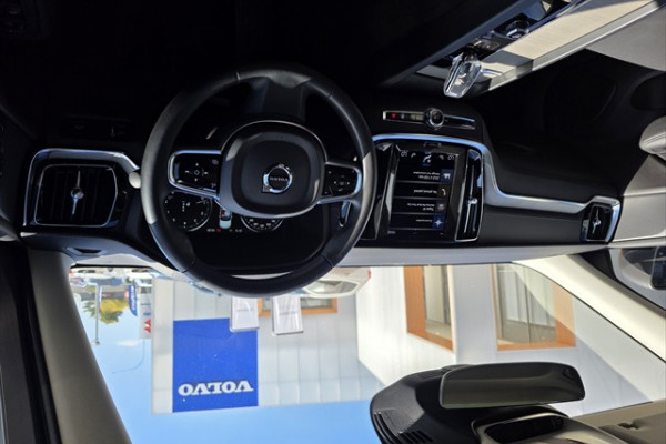 2022 Volvo S60  B5 Inscription Sedan Image 5