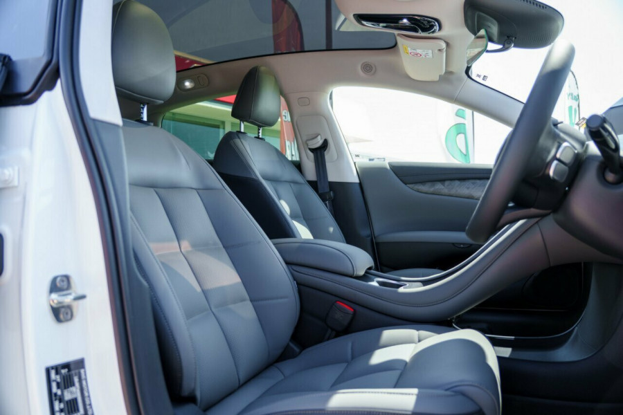 2025 MG IM5 P12L Premium Hatch Image 23