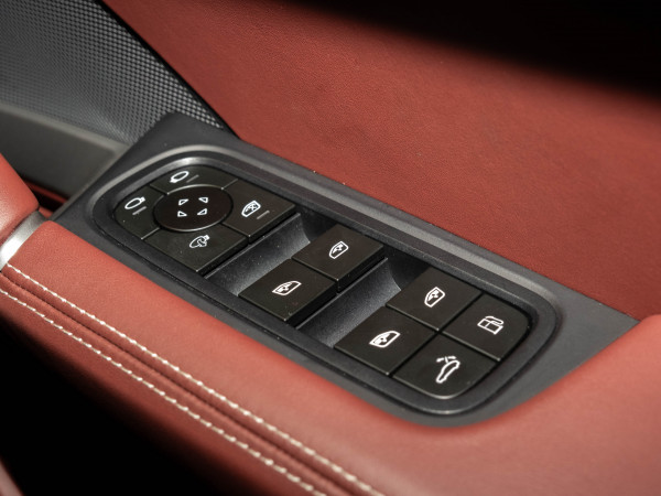 2024 MY25 Porsche Cayenne Turbo E-Hybrid SUV image 33