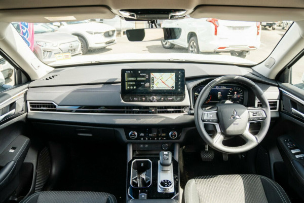 2025 Mitsubishi Outlander ZM LS SUV Image 17