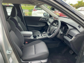 2024 Mitsubishi Outlander ZM ES SUV image 8