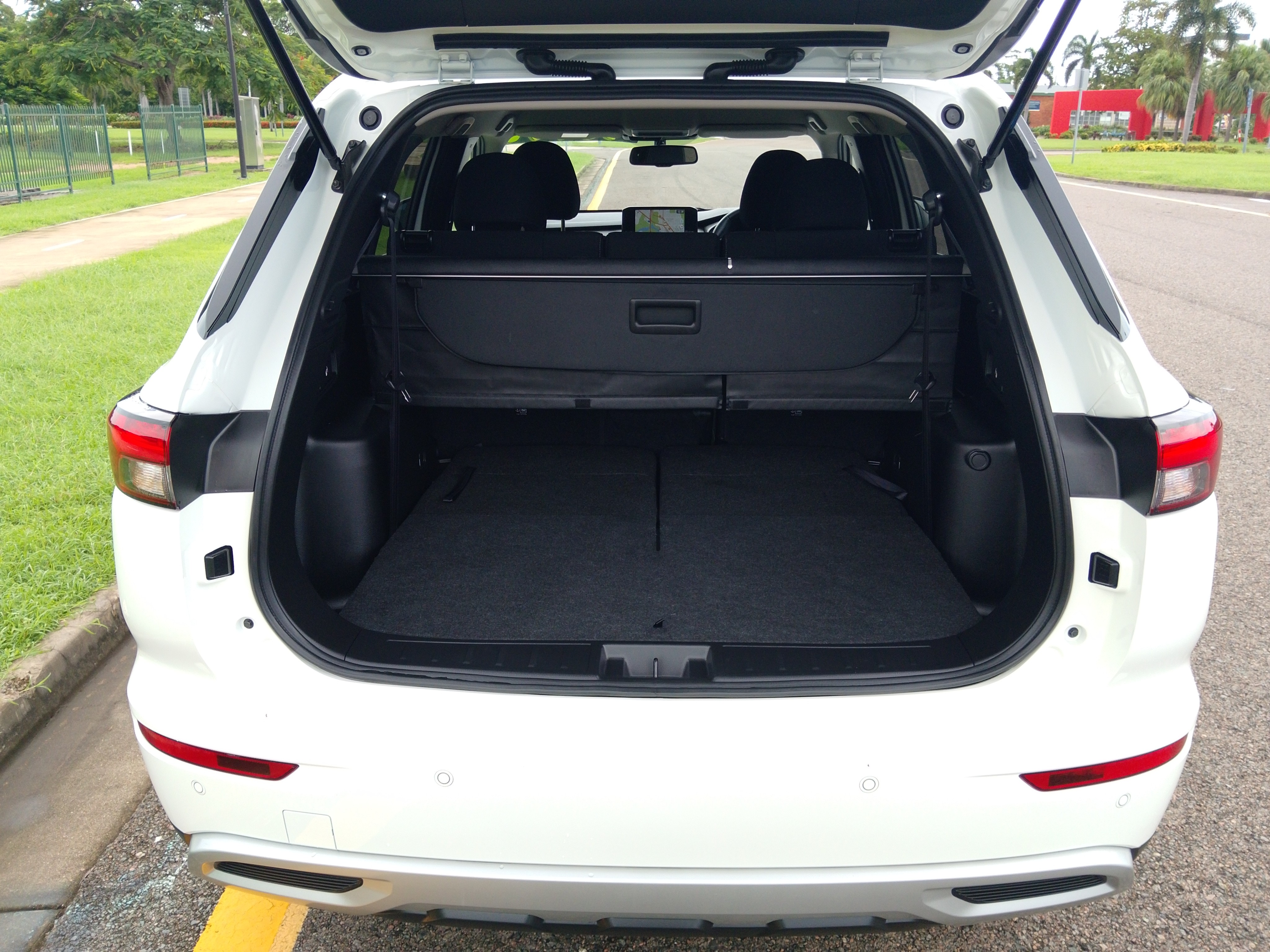 2023 MY24 Mitsubishi Outlander ZM LS SUV Image 12