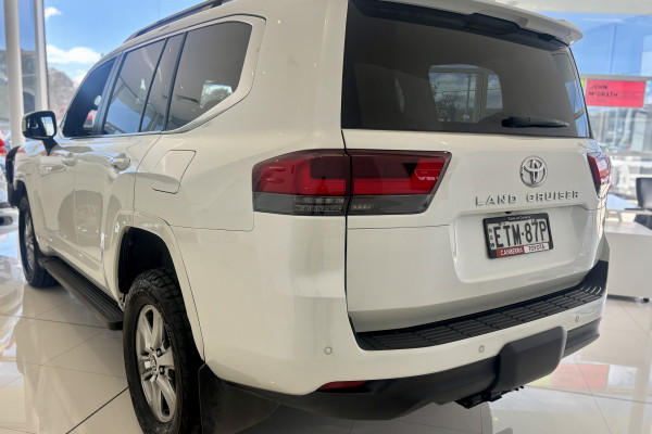 2022 Toyota LandCruiser FJA300R VX SUV Image 5