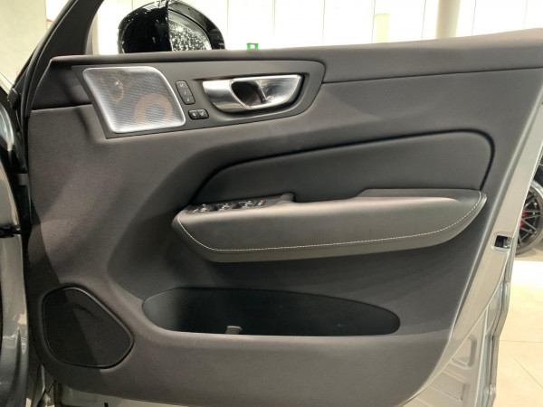 2020 Volvo XC60 UZ T6 R-Design SUV image 9