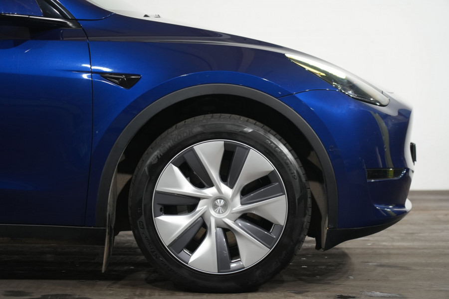 2024 Tesla Model Y  Long Range SUV Image 5