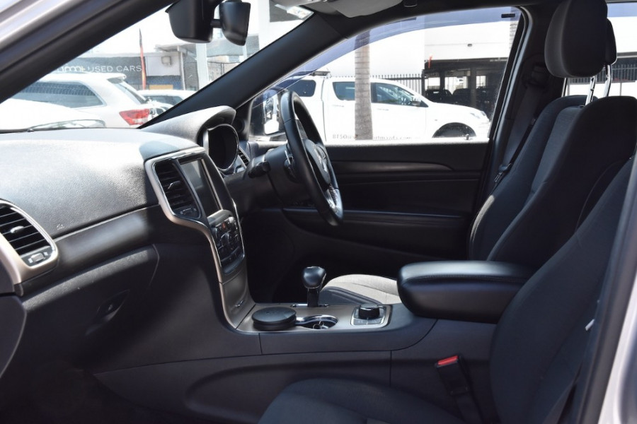 2013 MY14 Jeep Grand Cherokee WK MY2014 Laredo Suv Image 6