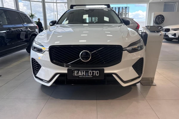2025 MY26 Volvo XC60 UZ Ultra T8 Plug-in Hybrid Dark SUV Image 11