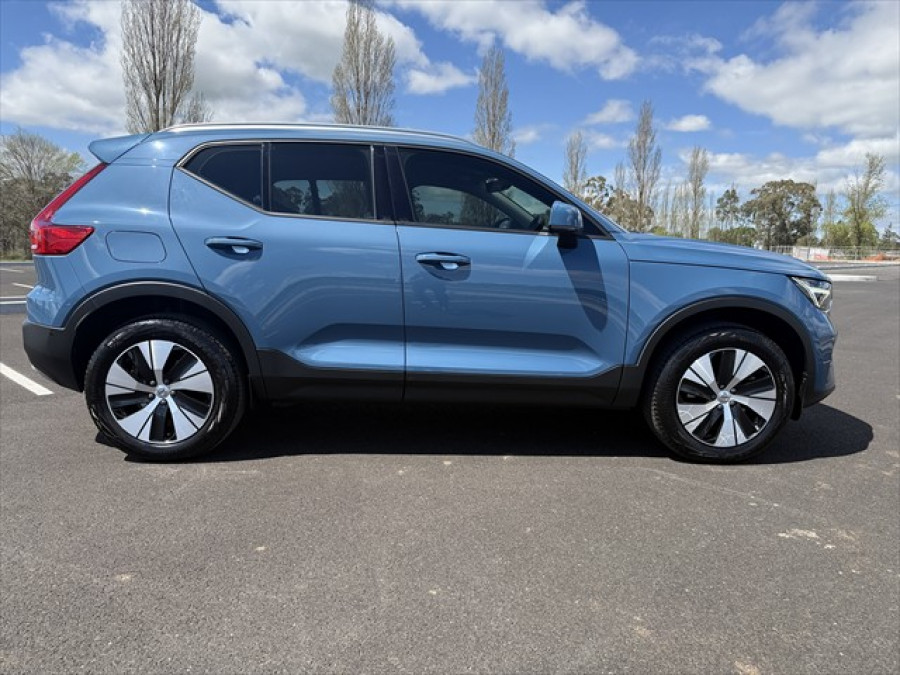 2023 Volvo XC40 XZ Plus B4 SUV Image 3