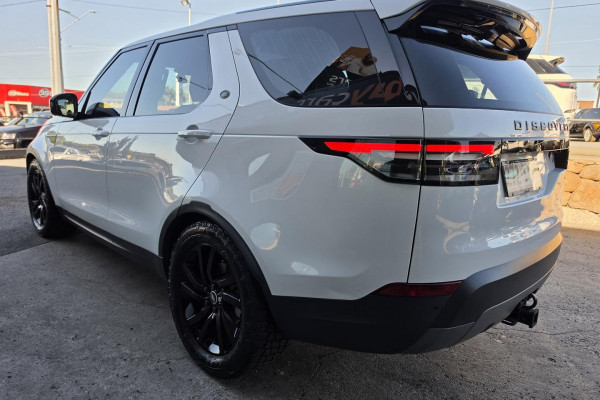 2018 Land Rover Discovery Series 5 SE SUV Image 11