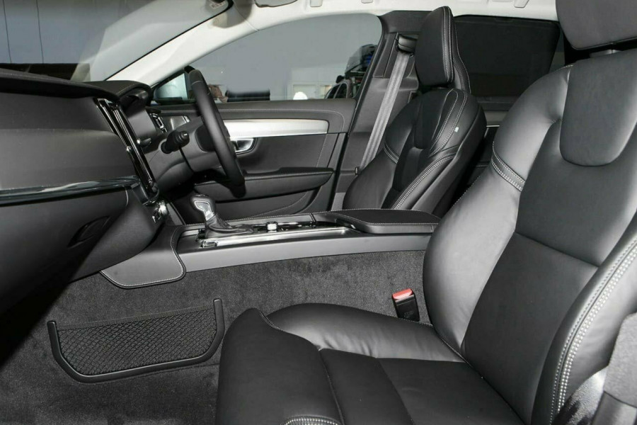 2019 Volvo V90 Cross Country D5 Wagon Image 9