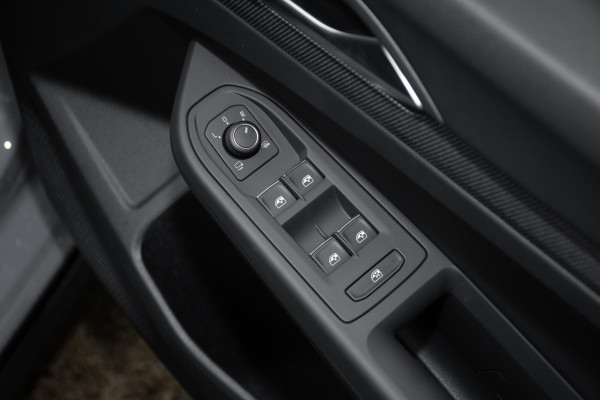 2025 Volkswagen Golf 8.5 110TSI R-Line Hatch Image 18
