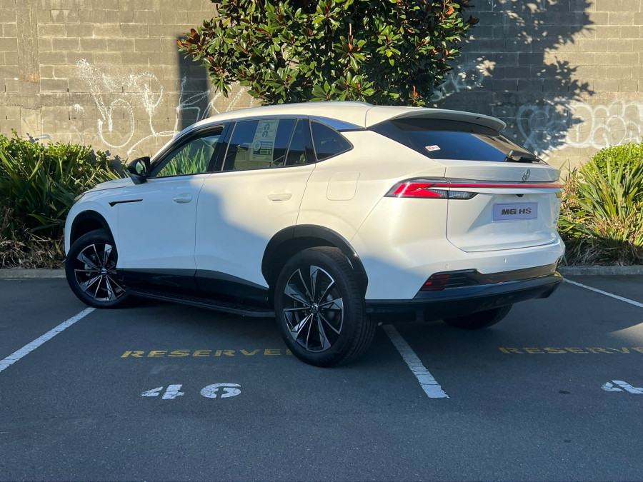2026 MG HS Plug-in Hybrid Essence SUV Image 5