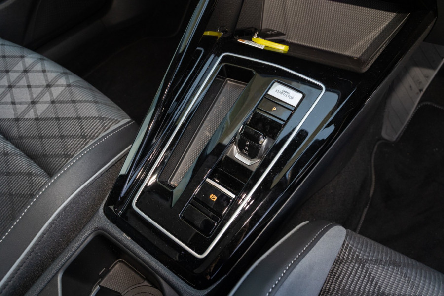 2024 Volkswagen Golf 8 110TSI R-Line Hatch Image 14