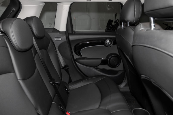 2023 MINI Cooper F55 LCI-2 S Classic Hatch image 9