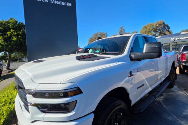 2026 Ram 2500 DJ Laramie Dual Cab Image 3
