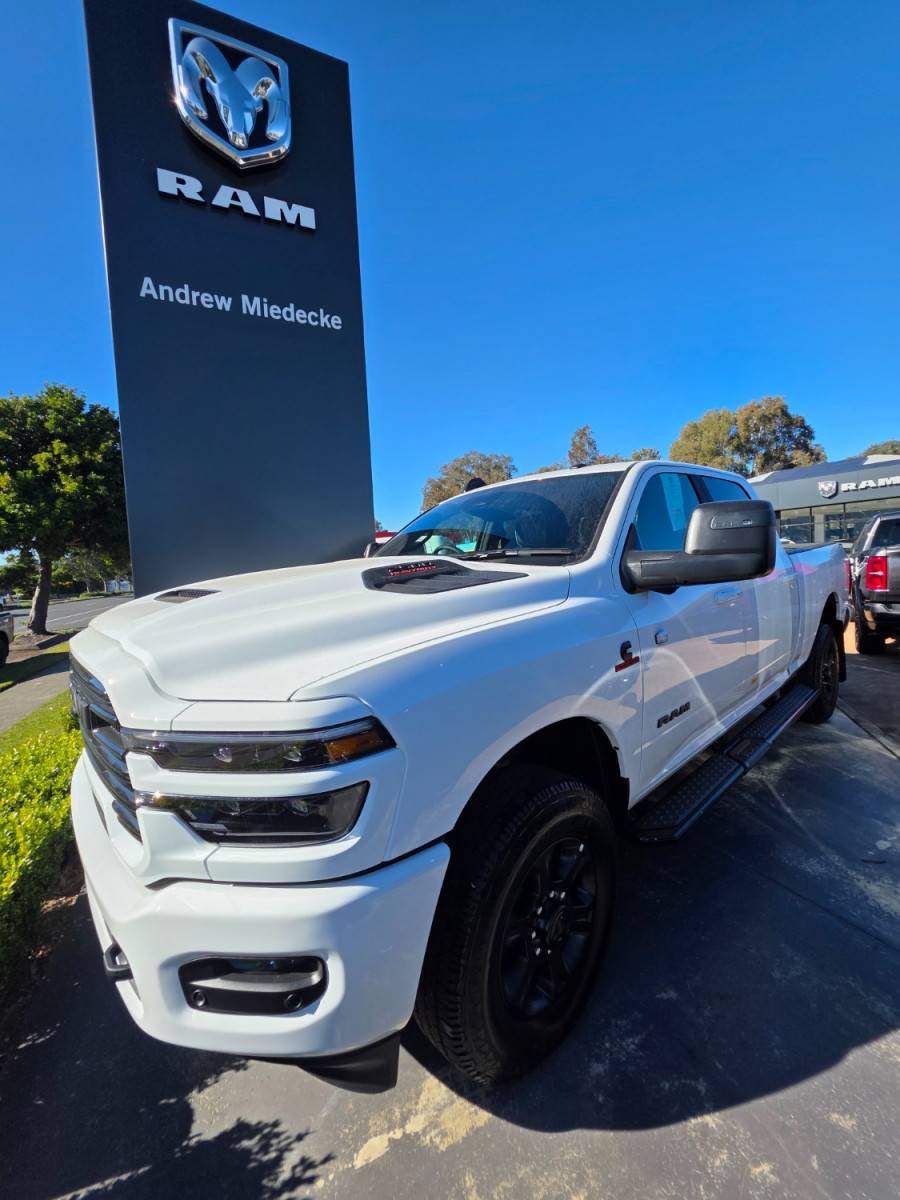 2026 Ram 2500 DJ Laramie Dual Cab Image 3