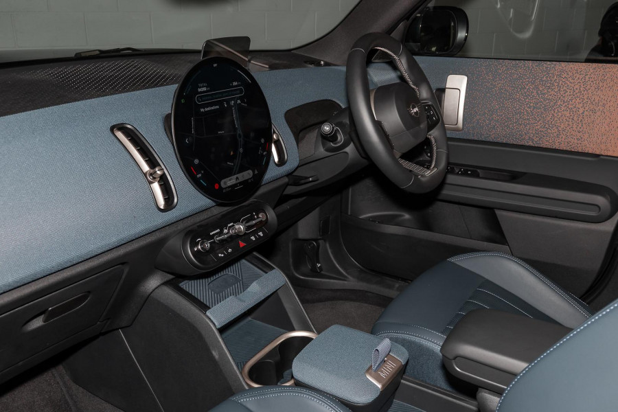2024 MINI Countryman U25 SE Favoured SUV