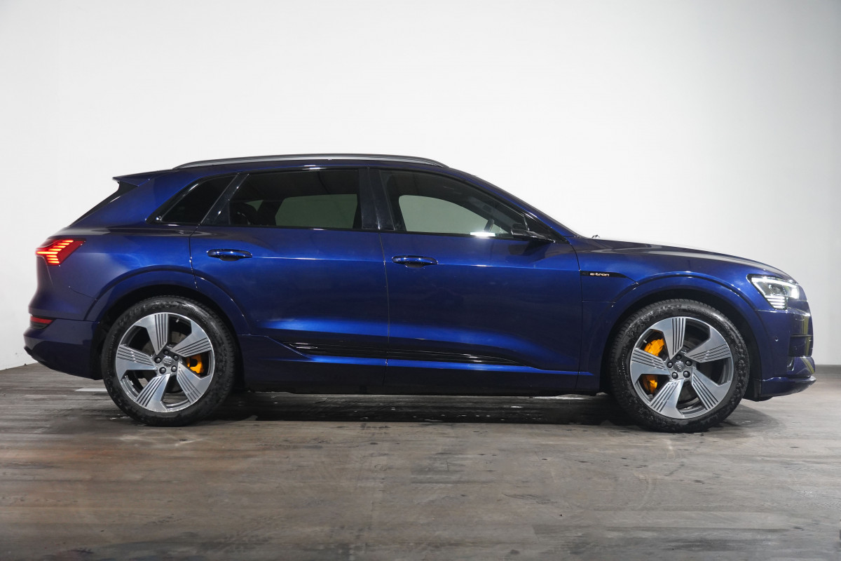 2020 Audi E-tron 55 Quattro SUV Image 4