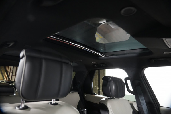 2021 Land Rover Discovery Series 5 P360 R-Dynamic HSE SUV Image 31